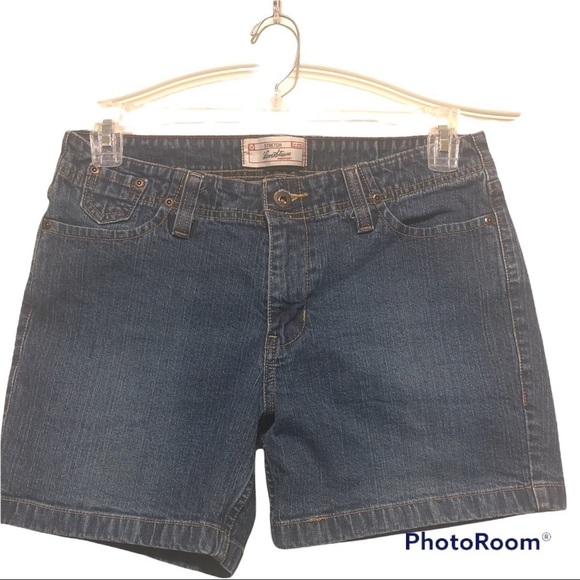 Levi’s Denim Jean Shorts - Picture 1 of 3
